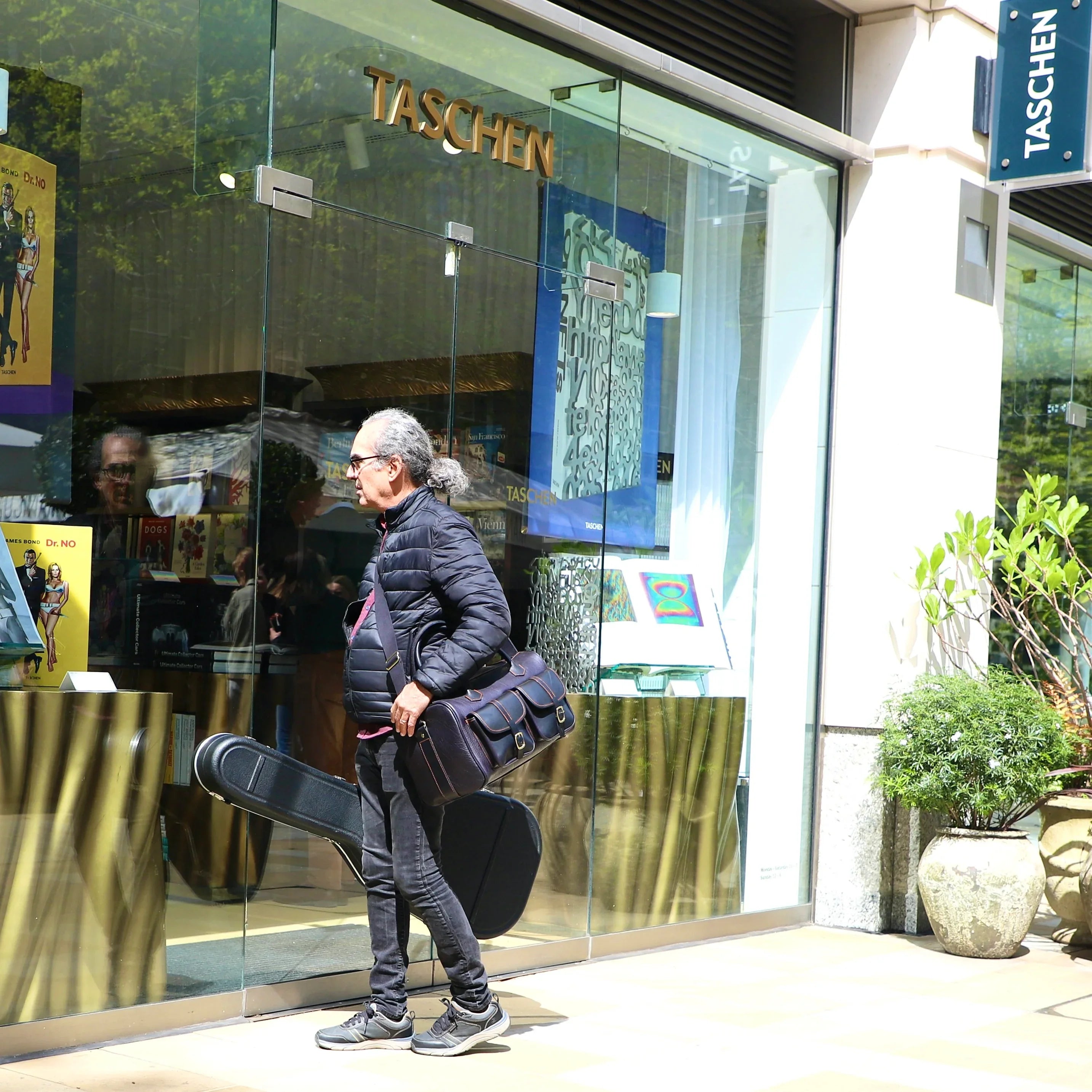 British Made Erin Olivia Navy - Shooting Range Bag being used out as a normal travel bag